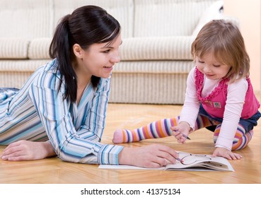 mother   daughter drawing together