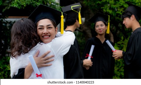 439 Asian mother and daughter graduation portrait Images, Stock Photos ...