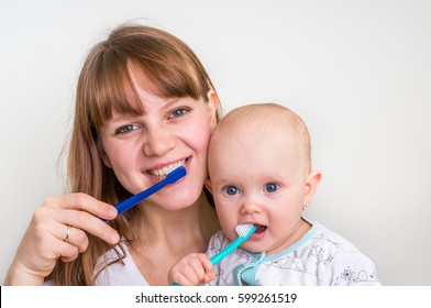 2,499 Baby brushing her teeth Images, Stock Photos & Vectors | Shutterstock