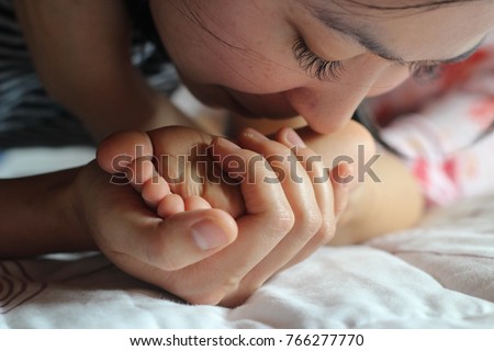 Schuyler recommend best of foot kiss girls 2 Schuyler recommend best of foot kiss girls 2