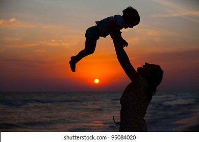 Download Mother and Child Silhouette Images, Stock Photos & Vectors ...