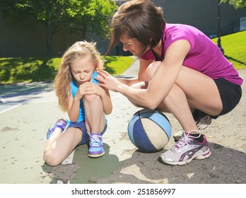 A Mother Play Basketball With His Daughter How Have Injury