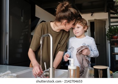 Mother saying thank you for help - Powered by Shutterstock