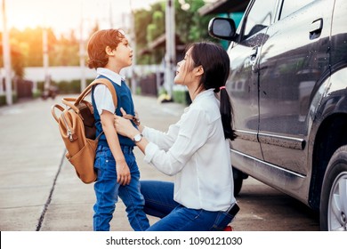 Mother Sent The Children To Go To School In Semester Start Day.