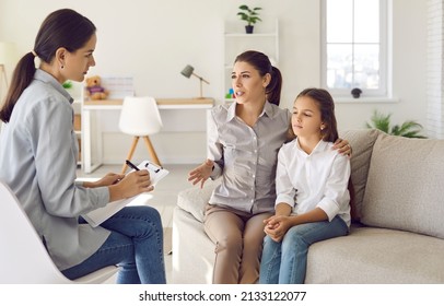 Mother Sitting On Sofa With Sad Preteen Kid And Talking To Counseling Therapist. Parent And Psychologist Discuss Behaviour Problem, Peer Interaction Issue, Ways To Support Child In Difficult Situation