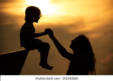 Download Mother and Child Silhouette Images, Stock Photos & Vectors ...