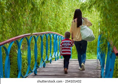 Mother Son Walk Images Stock Photos Vectors Shutterstock