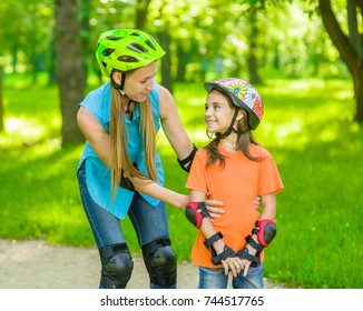 Mom Teaches Daughter Rollerblading Stock Photo 692038657 | Shutterstock