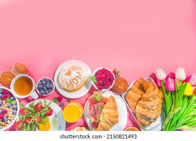 Mothers day Brunch restaurant invitation concept. Various Moms Womans Day Menu background, with traditional breakfast and lunch food and drink set, with flowers on sunny pink background