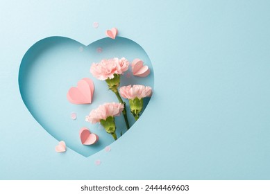 Mother's Day sophistication theme. Top view of lush cloves, hearts, and elegant confetti, displayed within heart-shaped cutout on refined blue background, perfect for conveying thoughtful messages Stock-foto