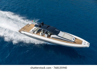 2.038 Boats Hd Bilder, Stockfotos und Vektorgrafiken | Shutterstock