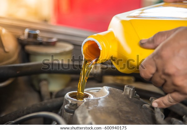 Motor oil
pouring