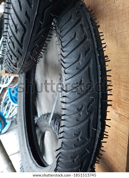 Motorbike wheel rims from
roadside shops