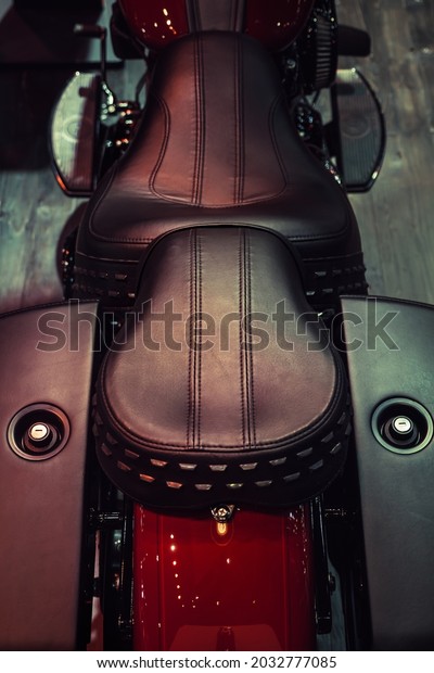 Motorcycle classic\
leather seat.Big Bike\
seat.