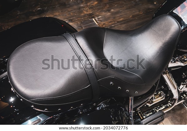 Motorcycle classic\
leather seat.Big Bike\
seat.