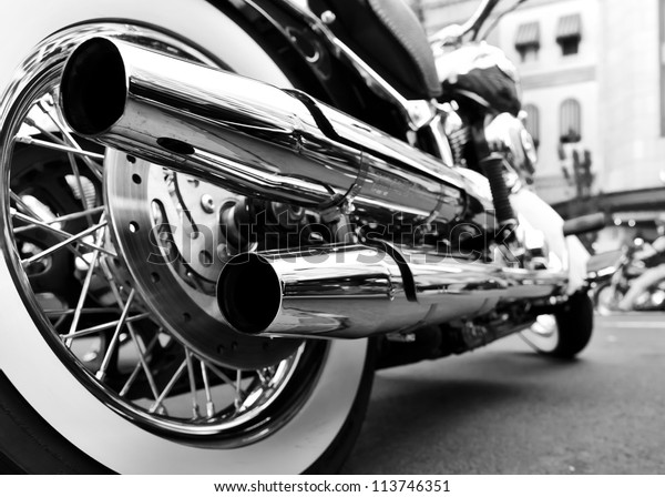 dual exhaust motorcycle