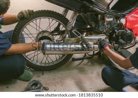 Motorcycle driving chains, driving chains on rollers by sprocket repair by mechanic