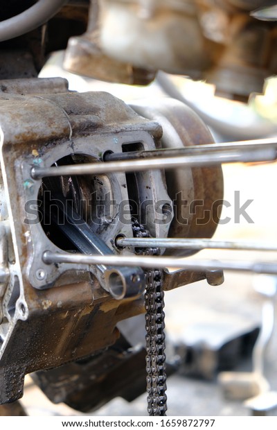 Motorcycle engine dismantling, assembly, repair\
of the mechanic