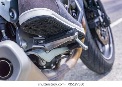 Motorcycle Foot Rest Position During Change Gear