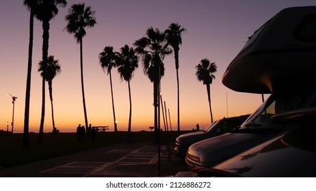 Motorhome Trailer, Caravan For Road Trip, Palm Trees On Beach At Sunset, California Coast, USA. Camper Van RV Motor Home In Beachfront Park At Sundown, San Diego, Mission Beach. Mobile Home Campervan.