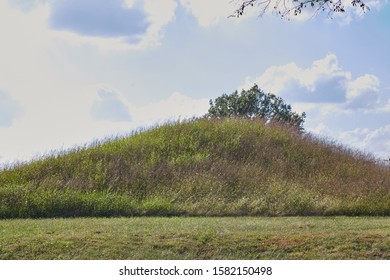 85 Cahokia Mounds Images, Stock Photos & Vectors | Shutterstock