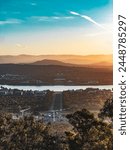 The Mount Ainslie lookout offers a stunning view of the Canberra city and the surrounding mountain ranges. From here you will clearly see the geometry of the capital