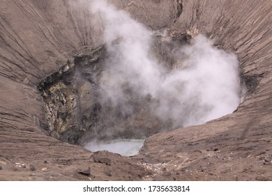 414 Smoke coming out of the ground Images, Stock Photos & Vectors ...