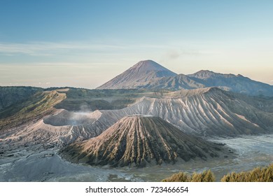 1,578 Mount Bromo Volcano During Sunrise Images, Stock Photos & Vectors ...