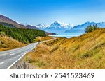 Mount Cook with Lake Pukaki, Canterbury, South Island, New Zealand, Oceania.
Lake Pukaki with Mount Cook in the background.