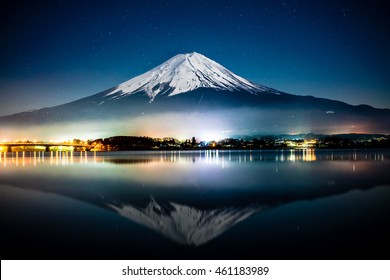 Mount Fuji Reflection On Kawaguchiko Lake Stock Photo 461183989 ...