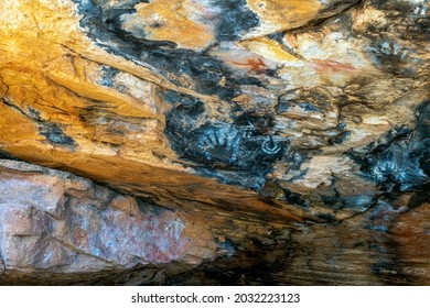 Mount Grenfell Historic Site Australia Oct 30 2021, Ngiyampaa Rock Art Of Hands On A Black Background In Cave