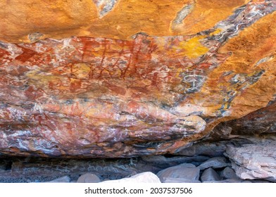 Mount Grenfell Historic Site, Australia - 30 October 2020: Rock Art Depicting People On Cave Wall By The Ngiyampaa Indigenous People