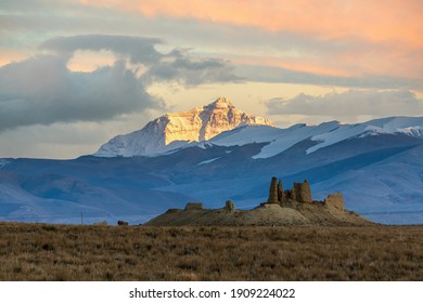Mount Qomolangma and ruins of ancient castles