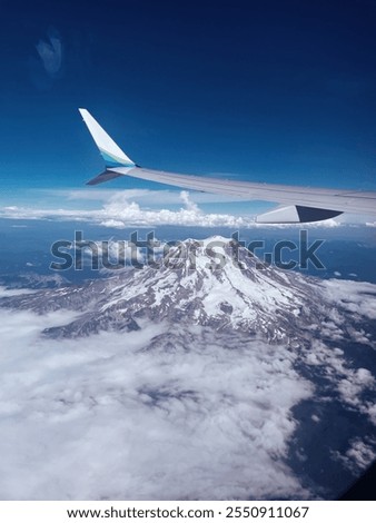 Mount Rainer from the view of a plane 