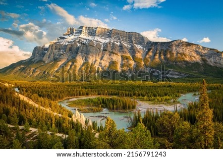 Mount Rundle and the Banff Hoodoos in late afternoon - Banff National Park, Alberta, Canada 商業照片 © 