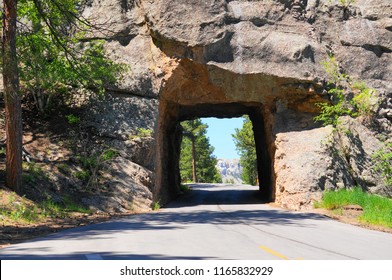 mount rushmore view through tunnel