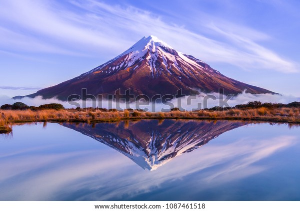 ニュージーランドのタラナキ山 の写真素材 今すぐ編集