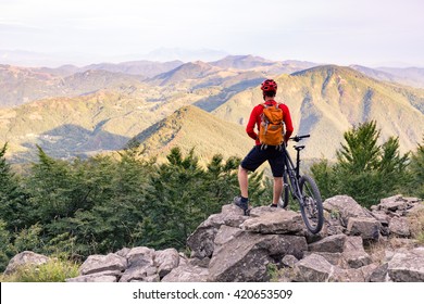 10,012 Enduro Mountain Biker Images, Stock Photos & Vectors | Shutterstock