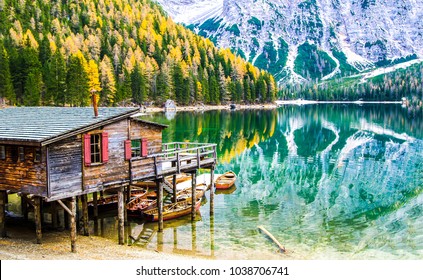 Mountain Lake House Scenic Landscape View