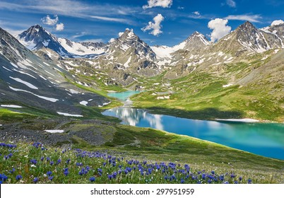 Mountain Lake, Russia, Siberia, Altai Mountains, Katun Ridge.