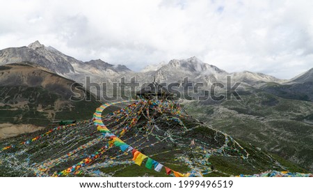 Mountain pass of the historical Tibetan region Kham (Altitude: 4270m)