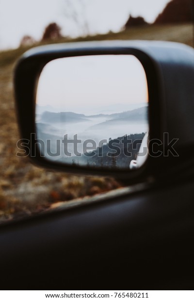 a mountain view in the
mirror 