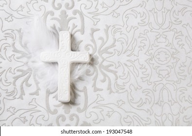 Mourning: White Ceramic Cross With Feather For A Obituary Notice.