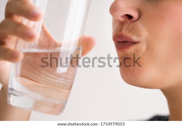 Mouth Rinse And Gargle Using Antiseptic\
Mouthwash To Prevent\
Halitosis