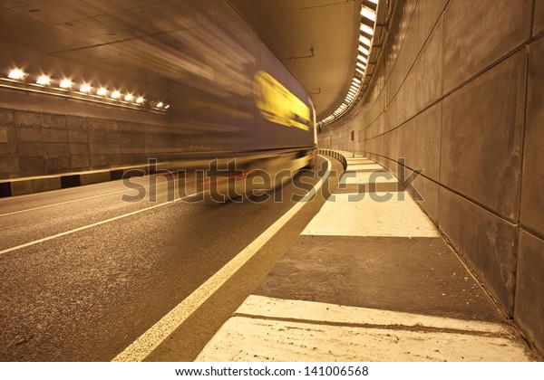 Movement of cars in the\
tunnel