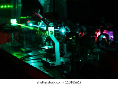 Movement Of Microparticles By Beams Of Laser In Dark Lab