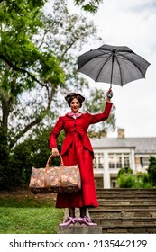 A movie Mary Poppins has been recreated. This photoshoot was designed to recreate the vide and the customs were made by the model.