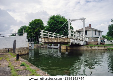 Moving a swing bridge aside