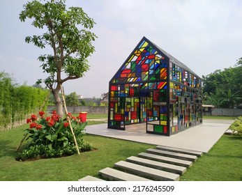 Mozaic Garden Is One Of The Gardens In Surabaya Which Was Built With The Concept Of A Greenhouse With Colorful Glass Ornaments (Surabaya, November 14, 2019)