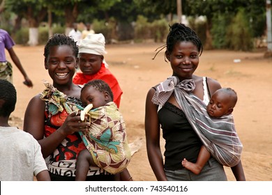 MOZAMBIQUE NOVEMBER 05. 2007, mother with baby, November 05. 2007, Mozambique 